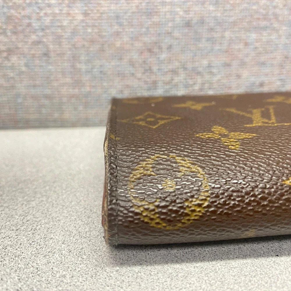 Louis Vuitton design weekend trifold
